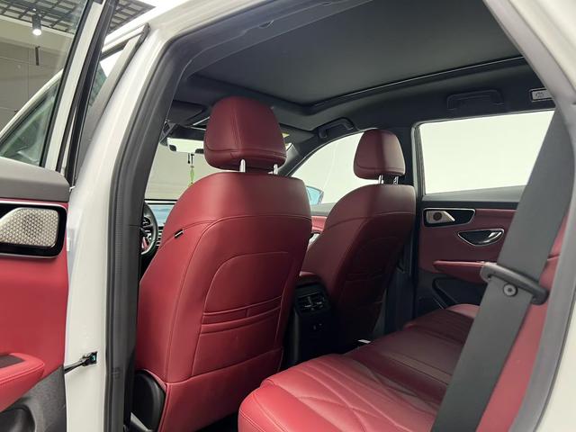 Jetour X70 PLUS 2024 1.5T 7DCT Édition Flagship 5 places Full Options