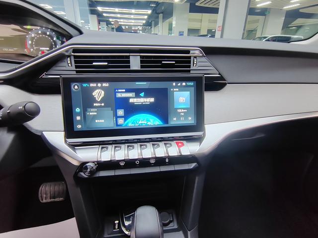 Peugeot 408 2025 1.6T Édition Chasing Light