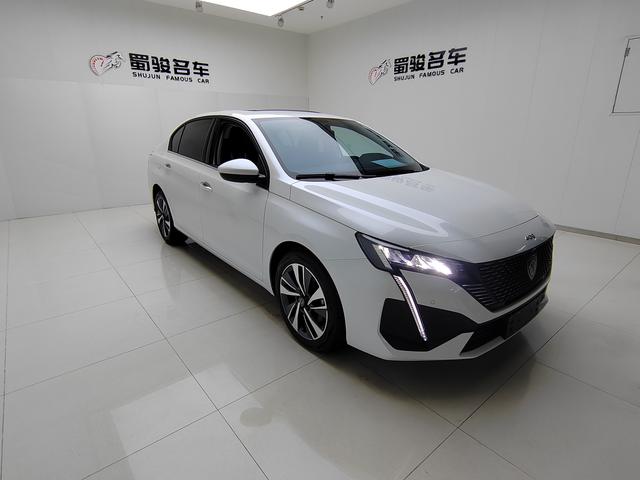 Peugeot 408 2025 1.6T Édition Chasing Light