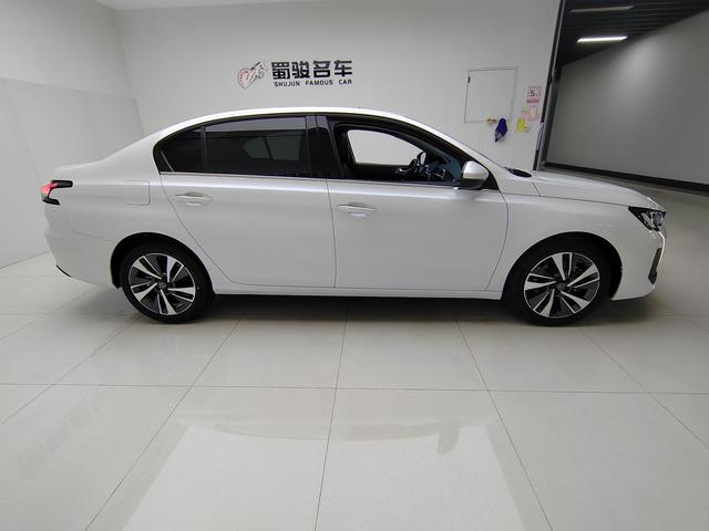 Peugeot 408 2025 1.6T Édition Chasing Light