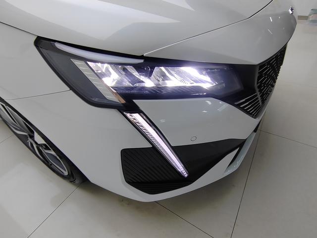 Peugeot 408 2025 1.6T Édition Chasing Light