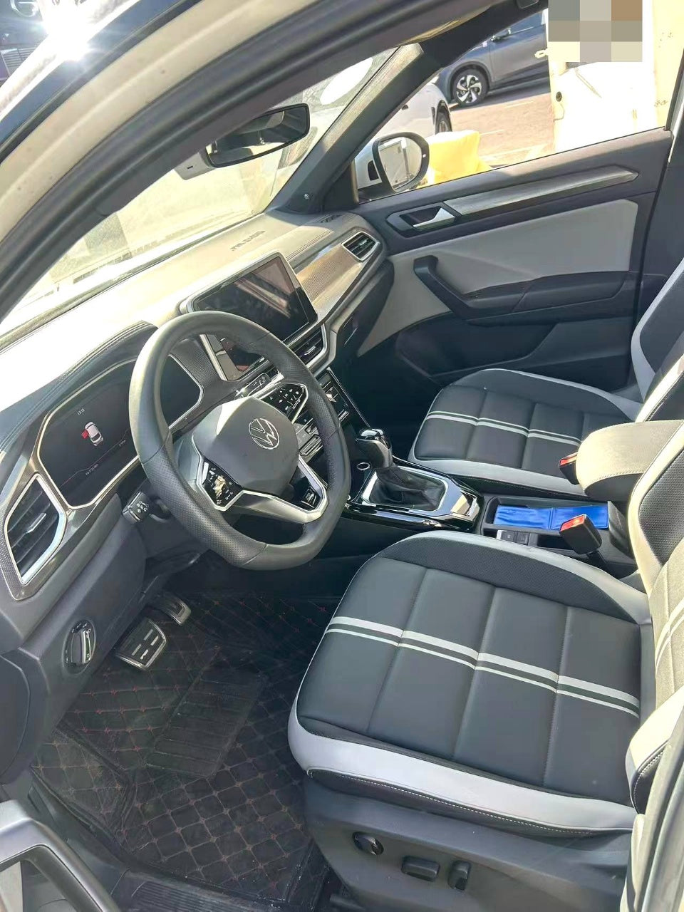 Volkswagen 2024 T-Roc 1.5TSI R-Line Avec Sono Starlight Edition Automatic