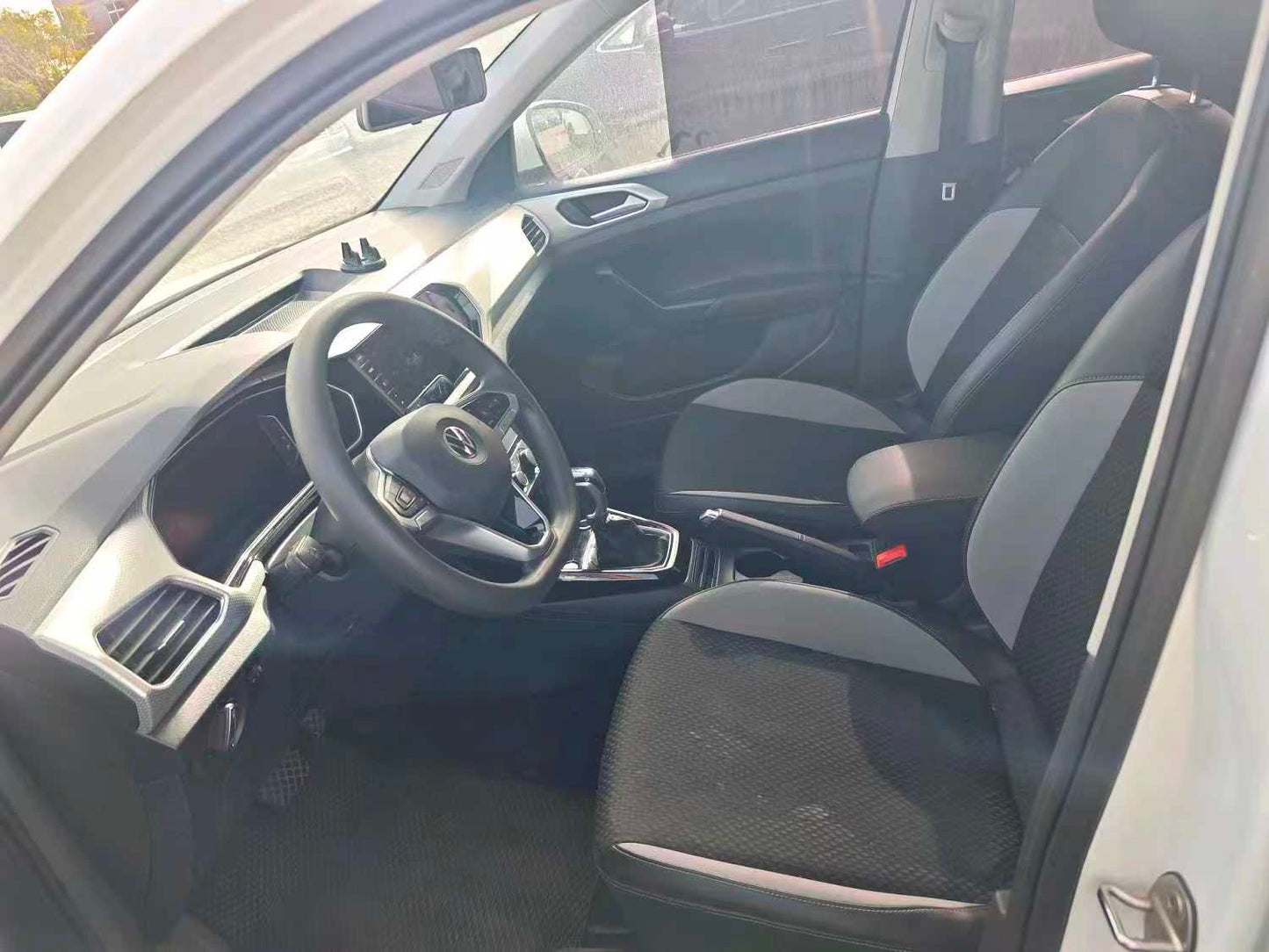 Volkswagen Tacqua 2023 1.2TSI smart link Auto