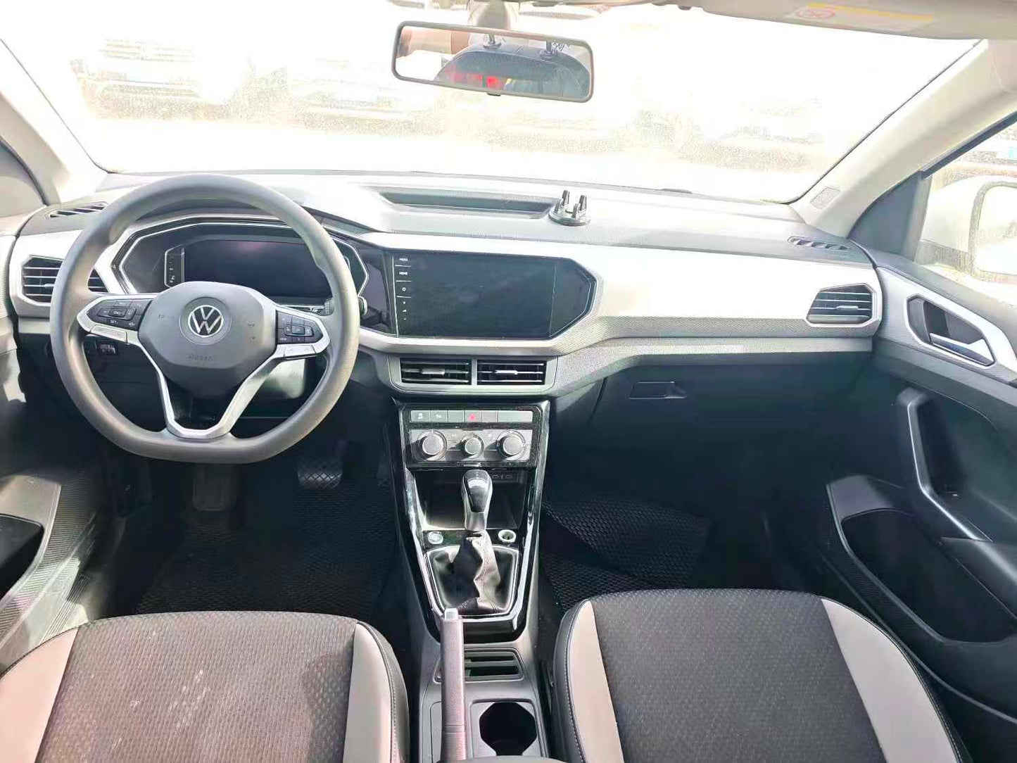 Volkswagen Tacqua 2023 1.2TSI smart link Auto