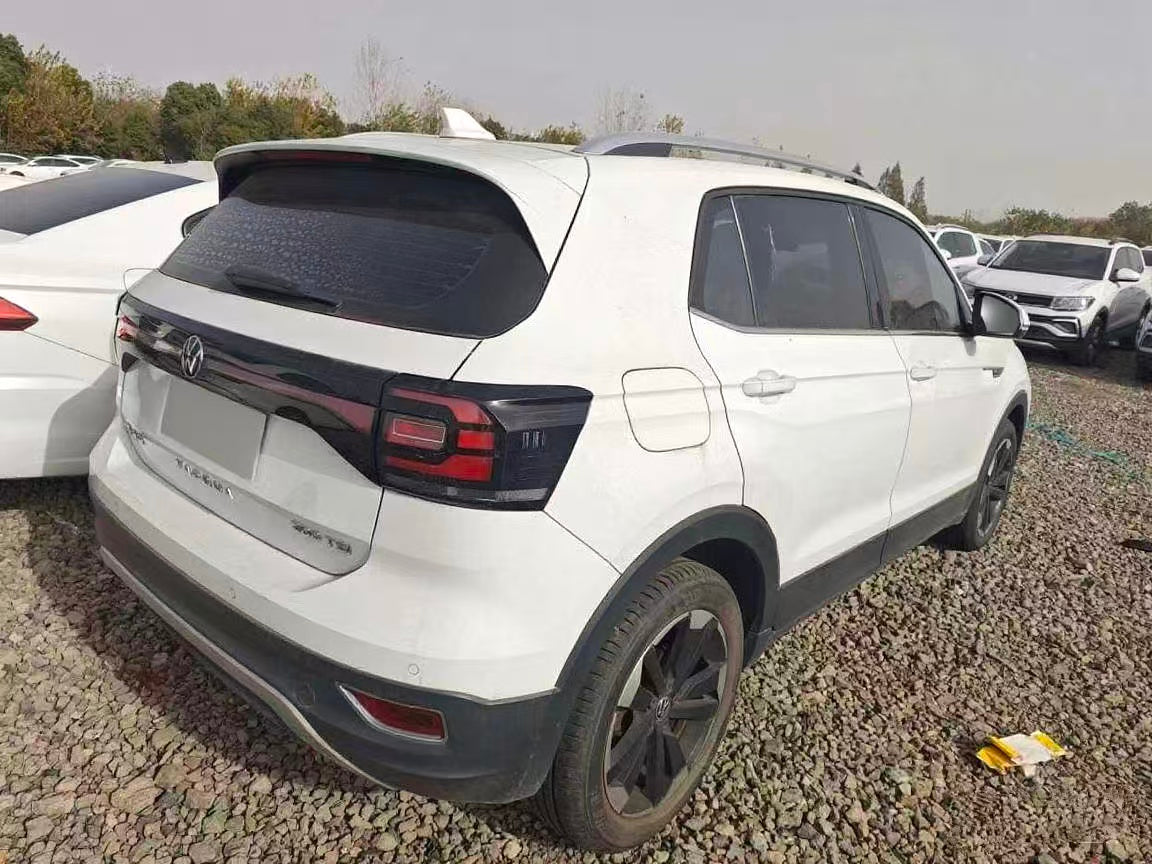 Volkswagen Tacqua 2023 1.2TSI smart link Auto