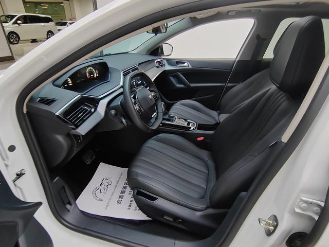 Peugeot 408 2025 1.6T Édition Chasing Light