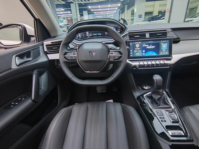 Peugeot 408 2025 1.6T Édition Chasing Light