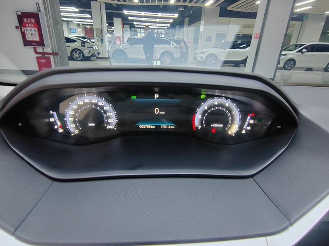 Peugeot 408 2025 1.6T Édition Chasing Light